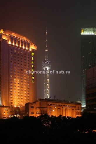 Shangrila Hotel und Oriental Pearl Tower - Shanghai - China / Shangrila Hotel and Oriental Pearl Tower  - Shanghai - China